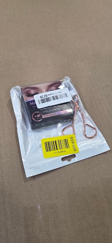 Photo 1 of Magnetic Eyelashes, Natural Look Magnetic Eyelashes with Applicator, Lightweight Reusable No Glue Needed Lashes, Daily Wear Kit for All-Day Comfort