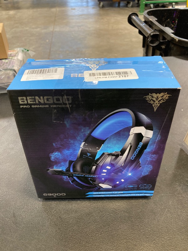 Photo 1 of BENGOO G9000 Stereo Gaming Headset for PS4 PC Xbox One PS5 Controller, Noise Cancelling Over Ear Headphones with Mic, LED Light, 7.1 Surround Sound, Soft Memory Earmuffs for Nintendo Xbox Series X|S