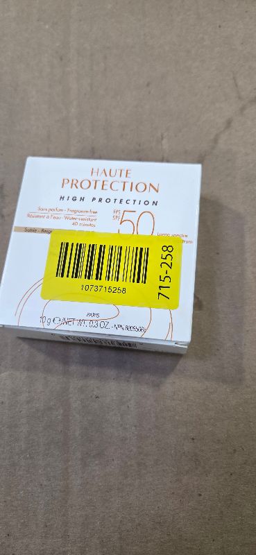 Photo 1 of Avène High Protection Beige Tinted Compact, Broad Spectrum SPF 50+, UVA/UVB Blue Light Protection, Water Resistant, Non-Greasy, 0.35 oz.