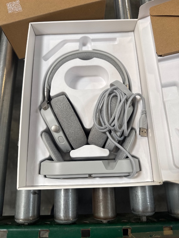 Photo 1 of Fractal Design Scape Light - Wireless PC Gaming Headset - Detachable Flip-to-Mute Microphone with Noise Cancellation - Battery Life Up to 40 Hours - Configurable Ambient Lighting - Gray