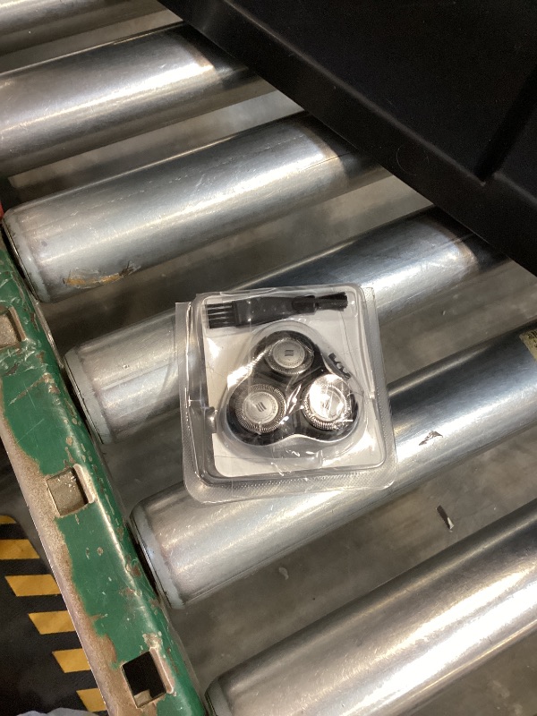 Photo 1 of 2025 Full Complete HQ8 Replacement Shaver Head Compatible with Norelco Aquatec Shavers AT830 AT875 AT880 AT895 AT920 AT921 AT926 AT920 AT940 PT830 PT870 PT875 PT877 PT878 PT920 PT925 PT927