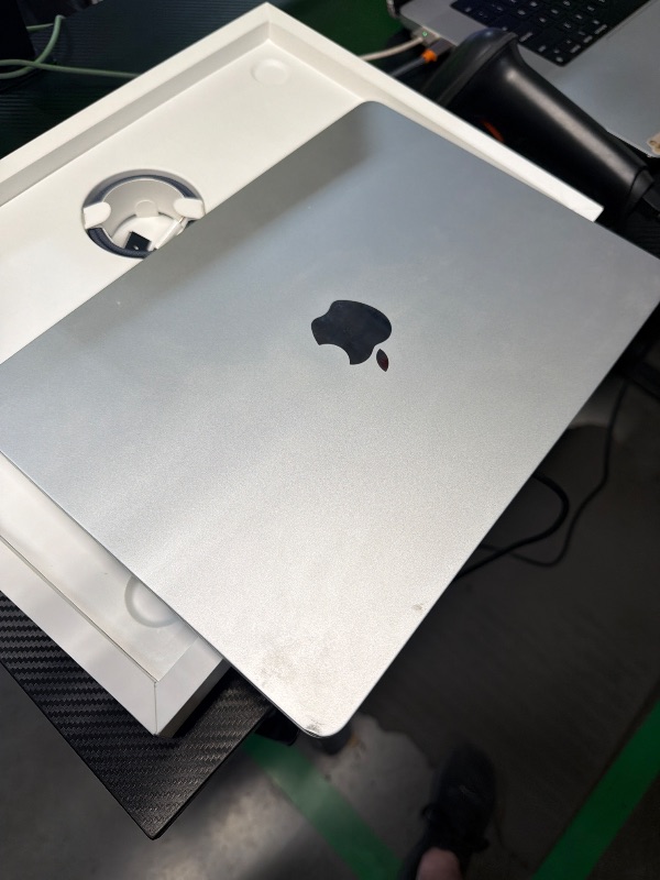 View 3 of ***MISSING POWER BLOCK***
Apple 2022 MacBook Air 13-inch Laptop with M2 chip: Built for Apple Intelligence, 13.6-inch Liquid Retina Display, 8GB Unified Memory, 512GB SSD Storage, 1080P facetime Camera, Touch ID; Silver