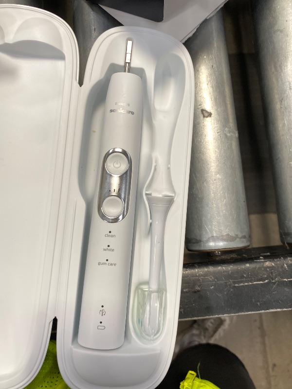 Photo 1 of **MISSING 1 extra BRUSH**Philips Sonicare ProtectiveClean 6500 Rechargeable Electric Toothbrush, with Pressure Sensor, 3 Cleaning Modes, SmarTimer and QuadPacer, 14-Day Battery Life, Charging Travel Case, White, HX6462/05