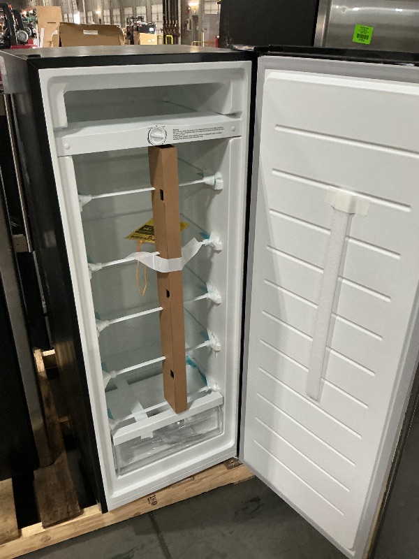 View 2 of ***MISSING PARTS***
MAJOR DAMAGE***
PARTS ONLY***
Vissani
7 cu. ft. Convertible Upright Freezer/Refrigerator in Stainless Steel Garage Ready