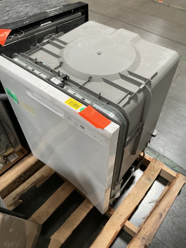 Photo 1 of ***PARTS ONLY***
GE® 24" White Front Control Built-In Dishwasher