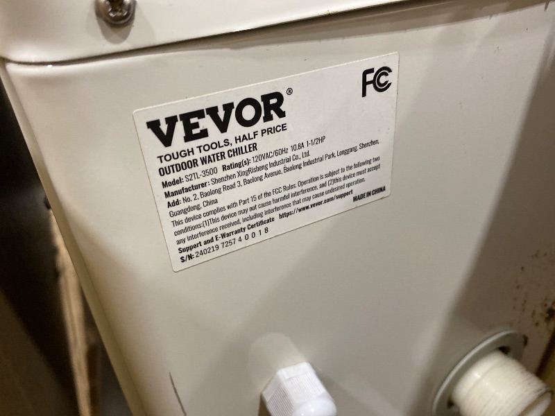 Photo 1 of **VERY DAMAGED AND DENTED TOP, MISSING HOSE CONNECTIONS**VEVOR Aquarium Chiller 500 Gallon, 1-1/2 HP Water Chiller for Hydroponics, Fast Cooling for Fish Tank,Axolotl,Coral Reef,Quiet Refrigeration Compressor, Titanium Evaporator,Complete Fittings