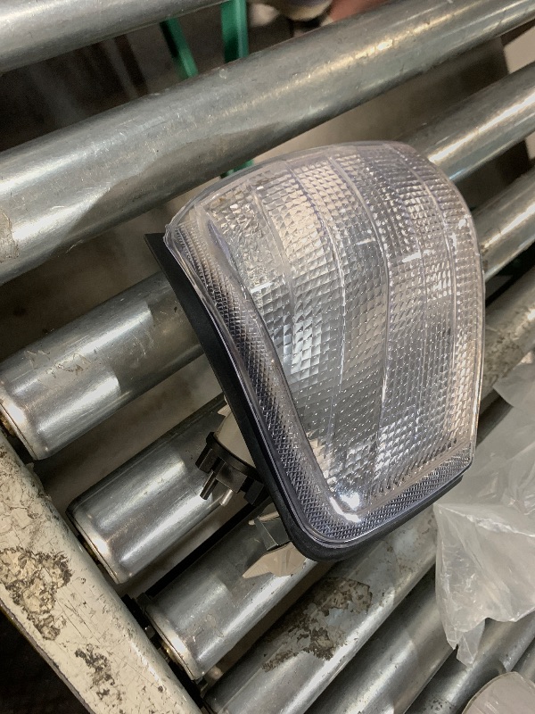 Photo 1 of (JUST 1)
\USR DEPO 99-02 4Runner Corner Lights - All Clear Lens Front Corner Signal Light Set (Left + Right) Compatible with 1999-2002 Toyota 4 Runner

