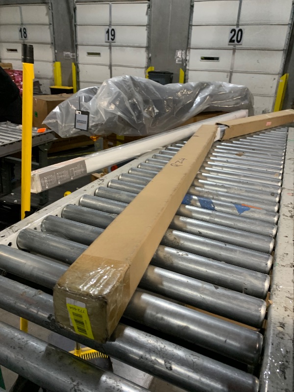 Photo 1 of ***DAMAGED - SEE NOTES/PICTURES***
SHOPLED 8FT 100W 15000LM 6000K Cool White High Output Linkable T8 Tube Fixtures, V-Shaped, 8 Foot Lights for Garage, Warehouse, 4 Pack