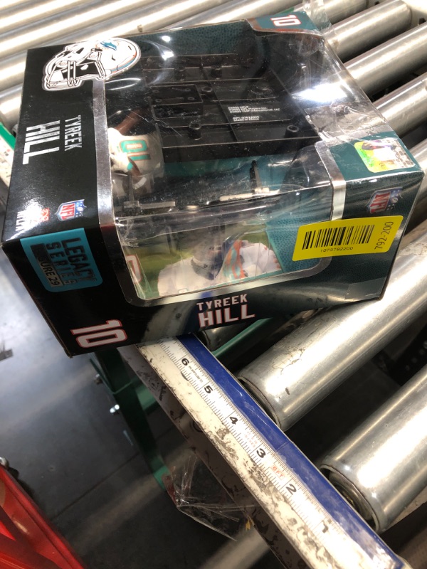 Photo 1 of ***DAMAGED - SEE NOTES/PICTURES*** Tyreek Hill (Miami Dolphins) NFL 7" Figure McFarlane