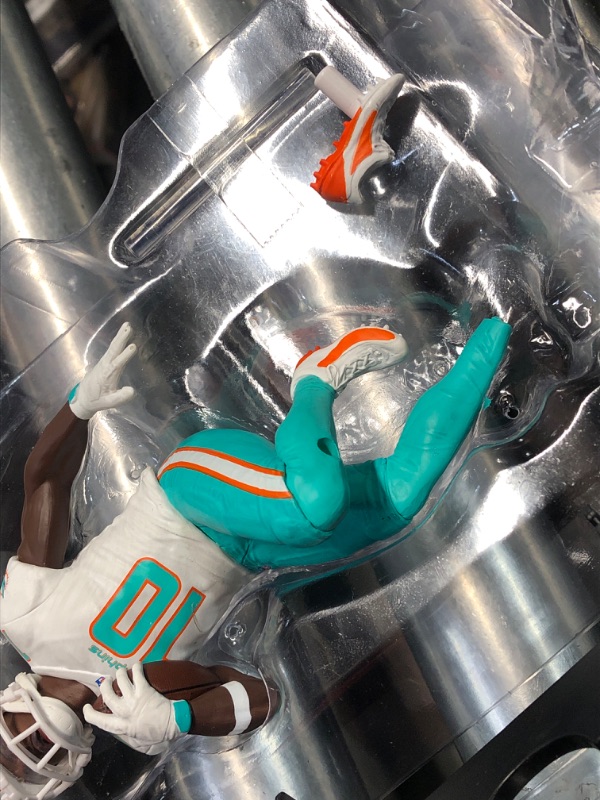 Photo 1 of ***DAMAGED - SEE NOTES/PICTURES*** Tyreek Hill (Miami Dolphins) NFL 7" Figure McFarlane