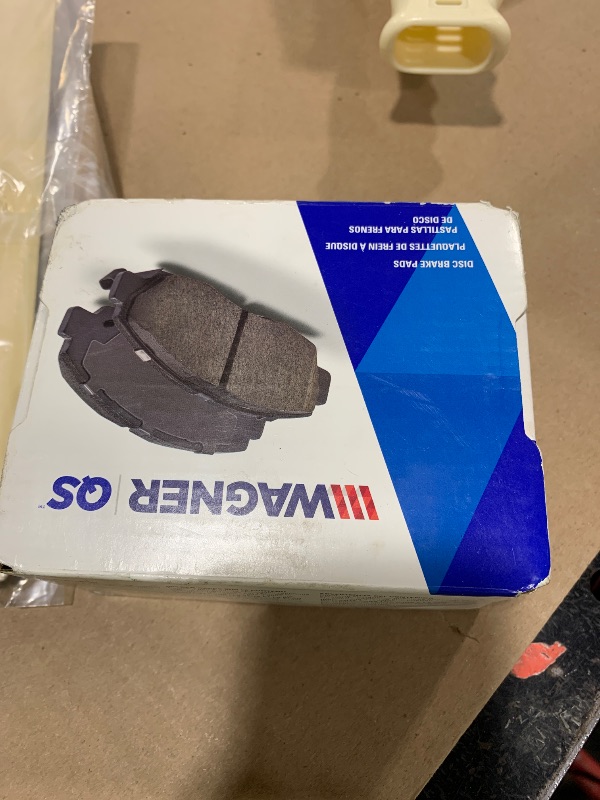 Photo 1 of Wagner QS ZD900 Disc Brake Pad Set, Chamfered Edges for Smooth, Quiet Stops, Fits 2002–2006 Nissan Sentra