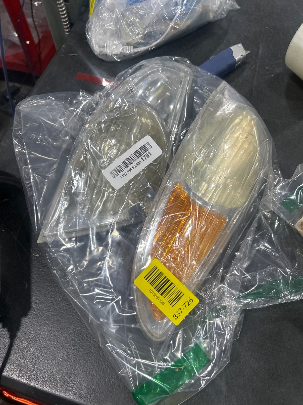 Photo 1 of For 1999-2001 Toyota Solara Pair Park/Signal Lights Driver and Passenger Side TO2520159 TO2521159 | 81620-06040 81610-06040