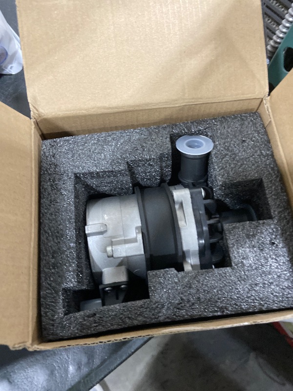 Photo 1 of DEEGOOLY 8K0965567 Electric Water Pump Fit For A4 S4 A5 S5 A6 A7 A8 Q7 Cayenne Panamera 3.0L Replace# 4H0965567, 8K0965569 8K0965567B Engine Aftermarket Parts