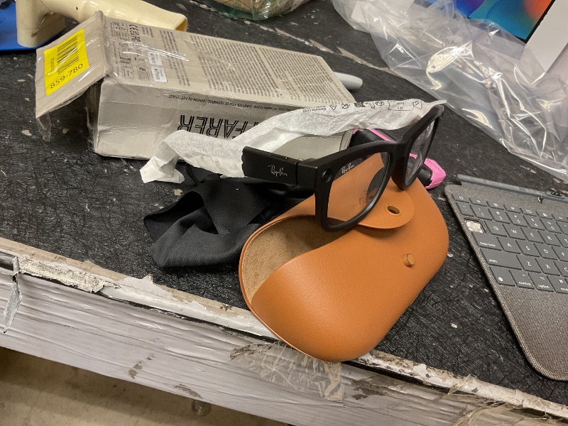 Photo 6 of Ray-Ban Meta (Gen 1), Wayfarer, Matte Black | Smart AI Glasses for Men, Women —12 MP Camera, Open-Ear Speakers for Audio, Video Recording and Bluetooth —Transitions® Green Lenses —Wearable Technology