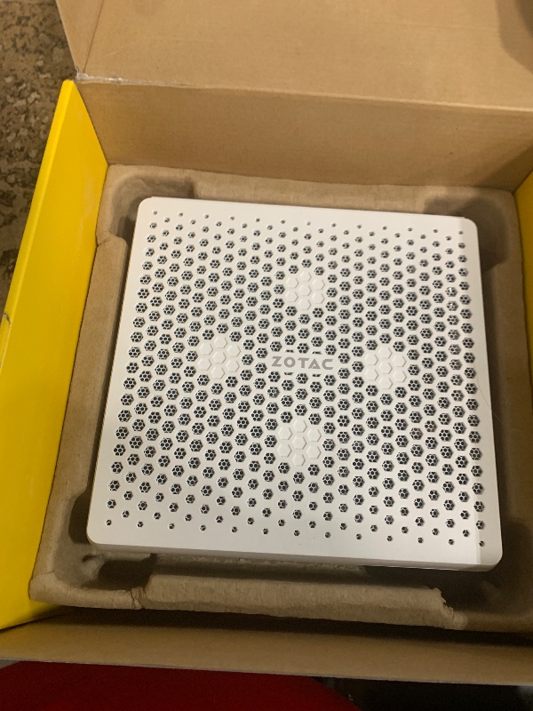 Photo 1 of *** PARTS ONLY *** ZOTAC Magnus EN374070W White Edition, Compact Creator System, GeForce RTX 4070, Intel Core i7-13700HX, No Memory/Storage/OS Barebones System, ZBOX-EN374070W-U