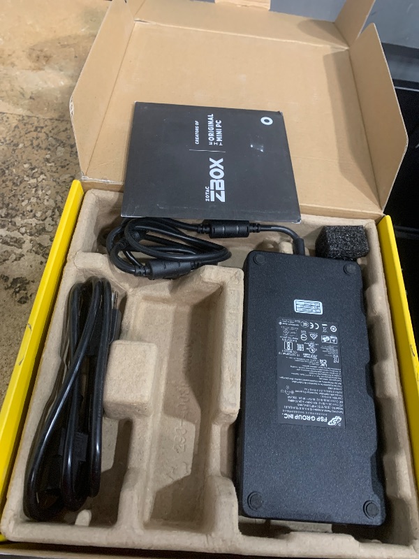 Photo 1 of *** PARTS ONLY *** ZOTAC Magnus EN374070W White Edition, Compact Creator System, GeForce RTX 4070, Intel Core i7-13700HX, No Memory/Storage/OS Barebones System, ZBOX-EN374070W-U
