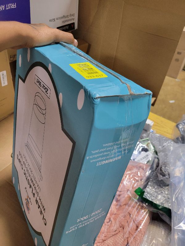 Photo 1 of [90 PACK] 20 oz Clear Plastic Cups With Strawless Sip Lids, Disposable Plastic Cups With Sip Through Lids for Ice Coffee, Smoothie, Slurpee, or Any Cold Drinks