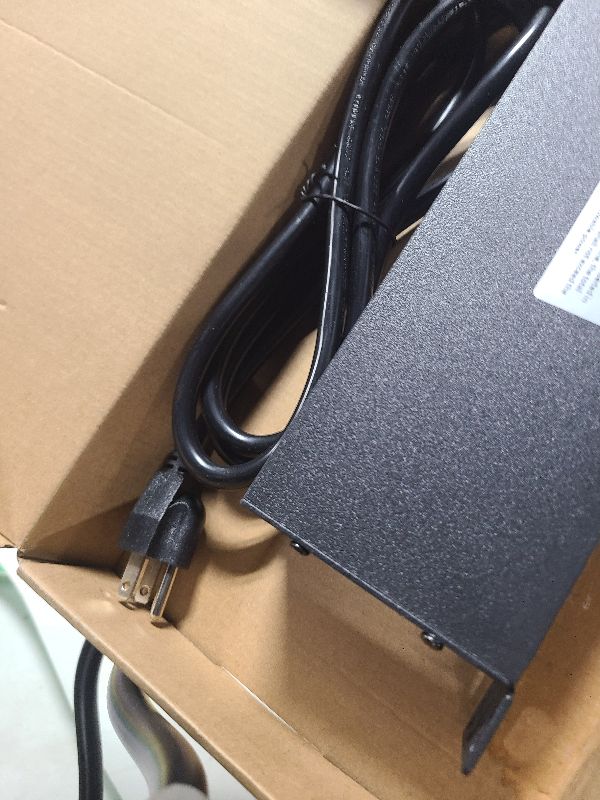 Photo 1 of 10 inch Rack PDU, 1U 6 Outlets(2 in front, 4 in back),1020J Surge Protection and 15A Overload Switch & 2 USB-A, Rack Mount Power Strips for 10'' Mini Server Network Cabinets/Rack/Self, 14AWG 6ft Cable