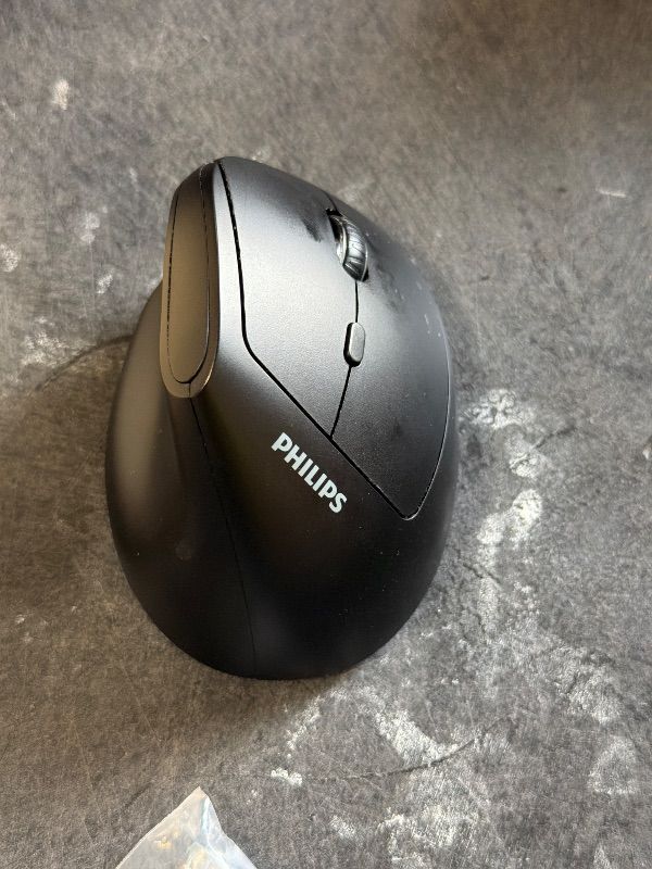 Photo 1 of ***MISSING BLUETOOTH DONGLE*** ***DOES NOT WORK*** PHILIPS SPK7628 Ergonomic Mouse - Vertical Mouse with 800/1200/1600 Adjustable DPI, 6 Silent Buttons Design for S/M Hands, Auto Power Saving, Light Weight, 2.4GHz Wireless Mouse for Laptop, Desktop,PC
**U