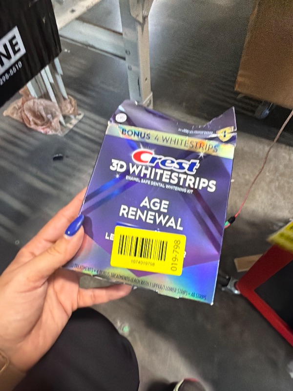 Photo 1 of *** missing pieces**** Crest 3D Whitestrips Age Renewal – Teeth Whitening Kit, 24 Treatments (20 + 4 Bonus), Each with 1 Upper/1Lower, 48 Strips – Crest 3DWhite Teeth Whitening Strips