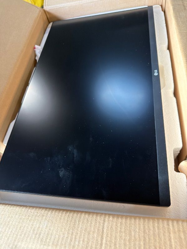 Photo 1 of ***FOR PARTS ONLY*****LG 27US500-W Ultrafine Monitor 27-Inch 4K UHD (3840x2160) HDR10 IPS Borderless Design Reader Mode Flicker Safe Switch App HDMI DisplayPort - White