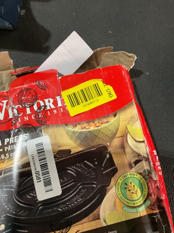 Photo 1 of ** Missing handle **
Victoria Cast Iron Tortilla Press, Tortilla and Roti Maker, Made in Colombia, 6.5 Inches