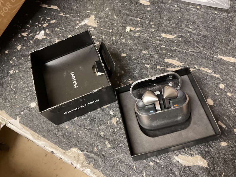 Photo 3 of Samsung Galaxy Buds 3 Pro AI True Wireless Bluetooth Earbuds, Noise Cancelling, Sound Optimization, Redesigned Comfort Fit, Silver [US Version, Amazon Exclusive, 2Yr Warranty]