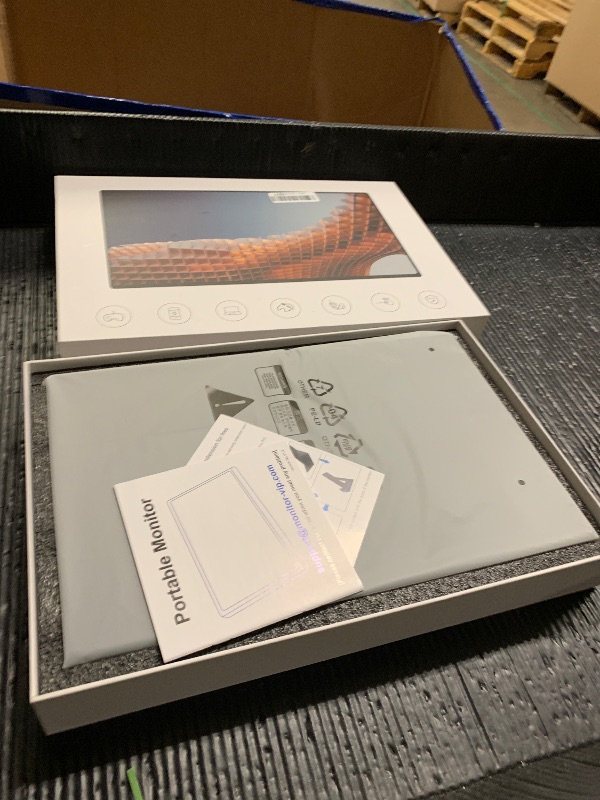 Photo 1 of SELLING FOR PARTS ONLY ………..MAGICRAVEN Portable Gaming Monitor, USB-C HDMI Laptop Screen Extender, Second Display for Console with Built-in Speakers, Works with PS5, Xbox, Switch, Ideal for Travel Home Office - 17.3"
