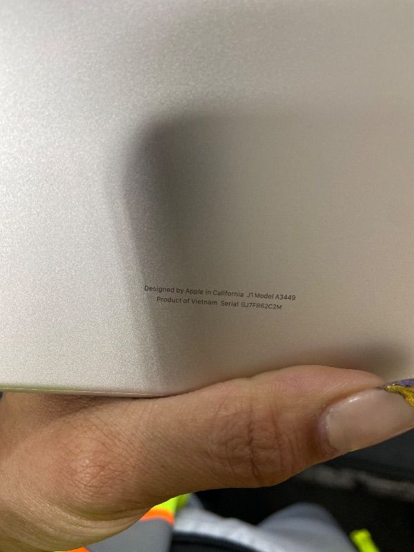 Photo 1 of Apple 2026 MacBook Air 13-inch Laptop with M5 chip: Built for AI, 13.6-inch Liquid Retina Display, 16GB Unified Memory, 512GB SSD, 12MP Center Stage Camera, Touch ID, Wi-Fi 7; Starlight