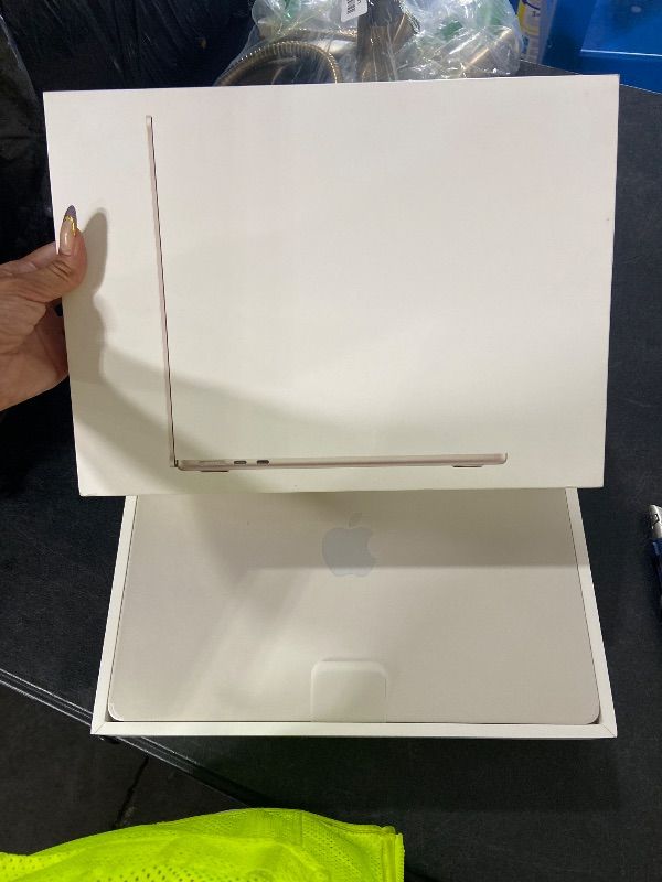 Photo 1 of Apple 2026 MacBook Air 13-inch Laptop with M5 chip: Built for AI, 13.6-inch Liquid Retina Display, 16GB Unified Memory, 512GB SSD, 12MP Center Stage Camera, Touch ID, Wi-Fi 7; Starlight