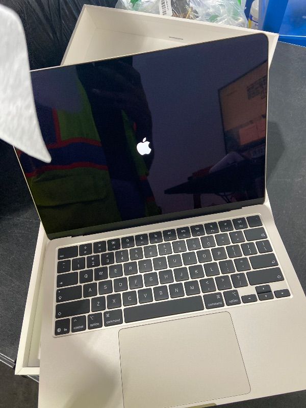 Photo 1 of Apple 2026 MacBook Air 13-inch Laptop with M5 chip: Built for AI, 13.6-inch Liquid Retina Display, 16GB Unified Memory, 512GB SSD, 12MP Center Stage Camera, Touch ID, Wi-Fi 7; Starlight