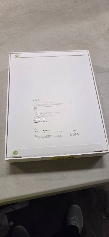 Photo 1 of Apple iPad Pro 13-inch (M5): Ultra Retina XDR Display, 256GB, Landscape 12MP Front Camera/12MP Back Camera, LiDAR Scanner, Wi-Fi 7 with Apple N1, Face ID, All-Day Battery Life — Space Black