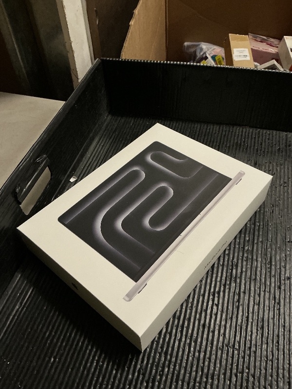 Photo 1 of Factory sealed Apple 2025 MacBook Pro Laptop with Apple M5 chip with 10?core CPU and 10?core GPU: Built for AI, 14.2-inch Liquid Retina XDR Display, 24GB Unified Memory, 1TB SSD Storage; Silver