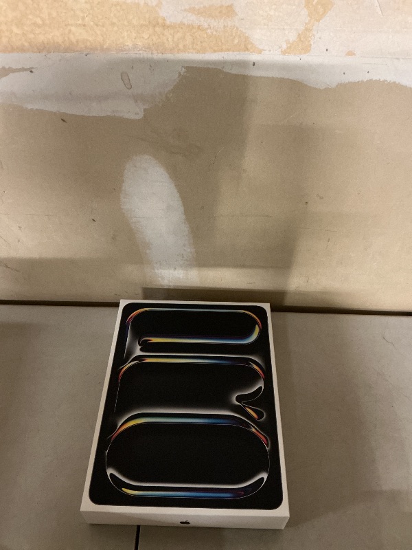 Photo 1 of Apple iPad Pro 13-inch (M5): Ultra Retina XDR Display, 1TB, Landscape 12MP Front Camera/12MP Back Camera, LiDAR Scanner, Wi-Fi 7 with Apple N1, Face ID, All-Day Battery Life — Space Black