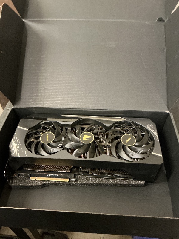 Photo 1 of ASUS ROG Astral GeForce RTX 5090 White OC Edition Graphics Card, NVIDIA (PCIe 5.0, 32GB GDDR7, HDMI/DP 2.1, 3.8-Slot, 4-Fan Design, Axial Fans, Patented Vapor Chamber, Phase-Change GPU Thermal Pad)