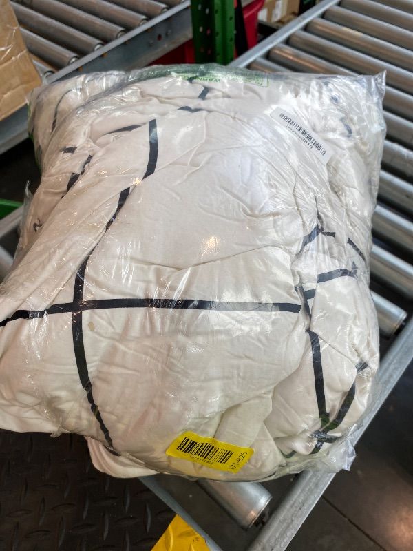 Photo 1 of [HEAVILY USED!] Andency King Size Comforter Set White Gingham, Plaid Grid Checkered Bedding Comforter Set for King Size Bed, 3 Pieces Lightweight Reversible Modern Geometric Bedding Set(104x90 Inch)
