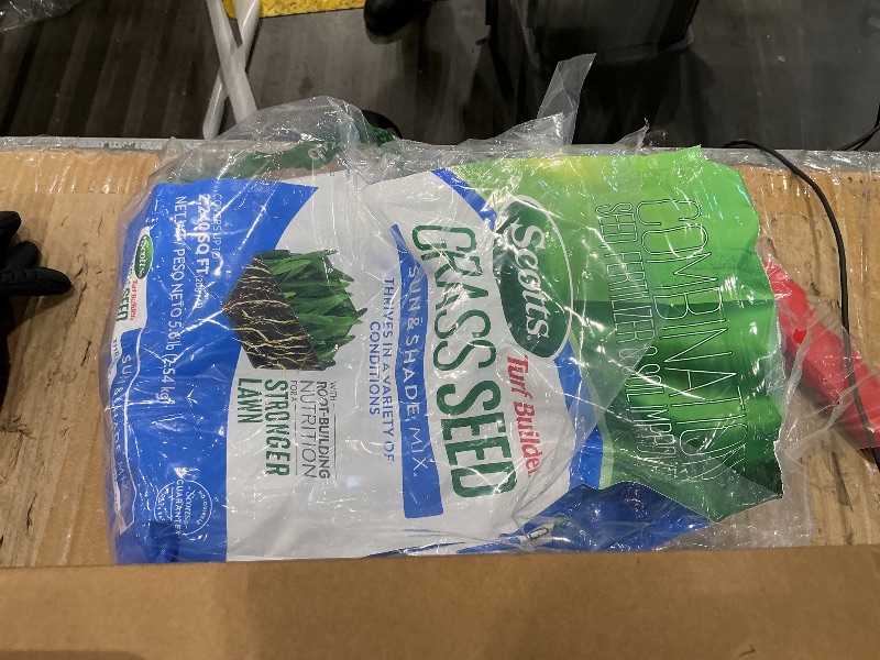 Photo 1 of **MISSING PARTS**
Scotts Turf Builder Mixed Sun or Shade Fertilizer/Seed/Soil Improver 5.6 lb
