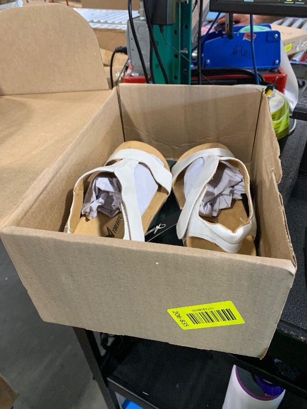 Photo 1 of [VERY USED] Athlefit Arch Support Orthopedic Sandals for Women Beach Orthotic Flat White Sandals Summer Casual Size 9.5