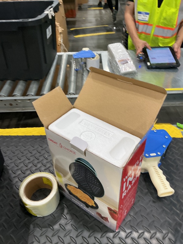 Photo 1 of ***NOT WORKING****GVAKMM Mini Waffle Maker(Heart),Small Waffle Maker Keto,Mini Wafflera Iron for Kids Family and Individuals,7'' Non Stick Cooking Plates with Fast & Even Heating