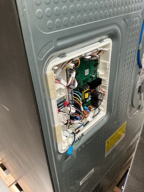 Photo 1 of ***DAMAGED DURING SHIPMENT******TRUCK/TRAILER PICKUP ONLY***Samsung rf28r6241sr 36" French Door Refrigerator