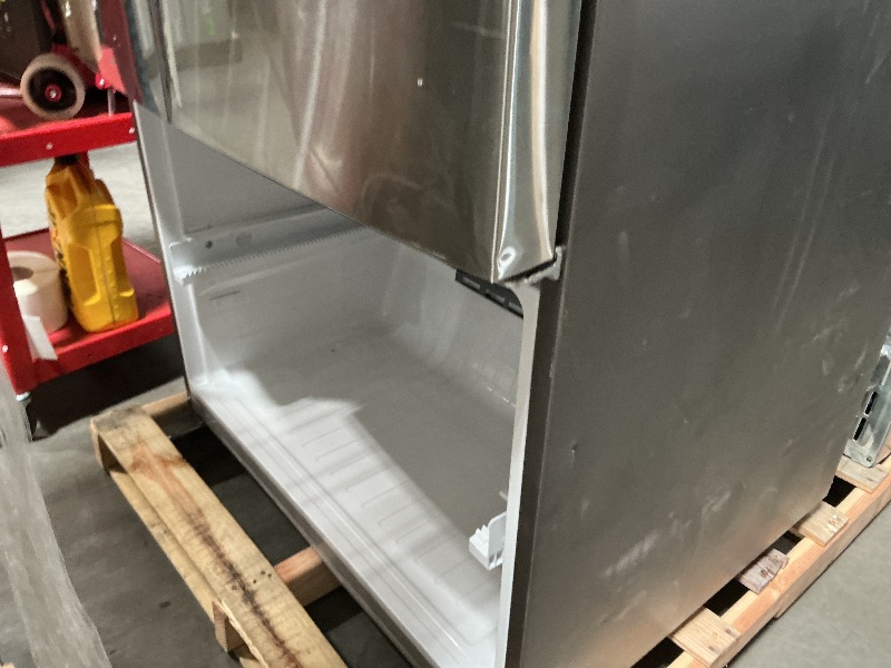 Photo 1 of ***DAMAGED DURING SHIPMENT******TRUCK/TRAILER PICKUP ONLY***Samsung rf28r6241sr 36" French Door Refrigerator
