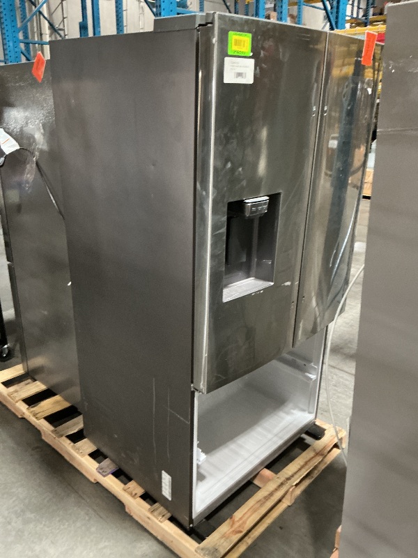Photo 1 of ***DAMAGED DURING SHIPMENT******TRUCK/TRAILER PICKUP ONLY***Samsung rf28r6241sr 36" French Door Refrigerator