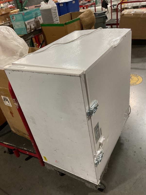 Photo 1 of ***DAMAGED DURING SHIPMENT******TRUCK/TRAILER PICKUP ONLY***Magic Chef 7.0 cu. ft. Chest Freezer