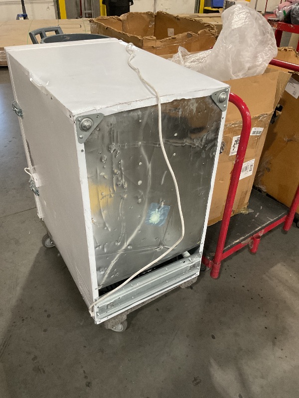 Photo 1 of ***DAMAGED DURING SHIPMENT******TRUCK/TRAILER PICKUP ONLY***Magic Chef 7.0 cu. ft. Chest Freezer