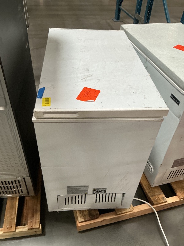 Photo 1 of ***DAMAGED DURING SHIPMENT******TRUCK/TRAILER PICKUP ONLY***Magic Chef 7.0 cu. ft. Chest Freezer