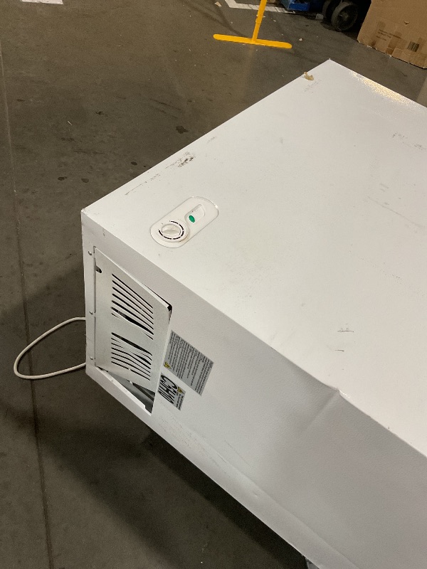 Photo 1 of ***DAMAGED DURING SHIPMENT******TRUCK/TRAILER PICKUP ONLY***Magic Chef 7.0 cu. ft. Chest Freezer