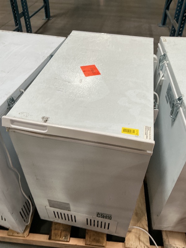 Photo 1 of ***DAMAGED DURING SHIPMENT******TRUCK/TRAILER PICKUP ONLY***Magic Chef 7.0 cu. ft. Chest Freezer
