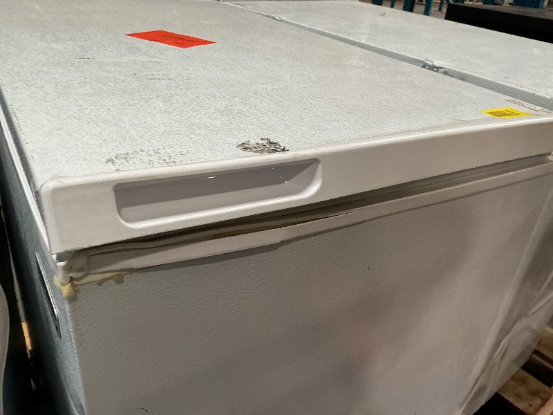 Photo 1 of ***DAMAGED DURING SHIPMENT******TRUCK/TRAILER PICKUP ONLY***Magic Chef 7.0 cu. ft. Chest Freezer
