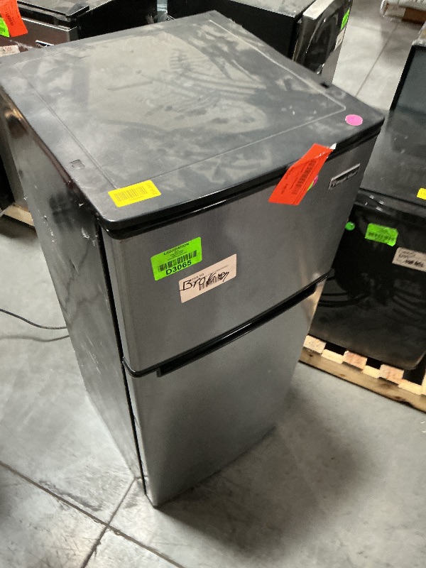 Photo 1 of ***SEE NOTES*** Magic Chef 4.5 cu. ft. 2 Door Mini Fridge