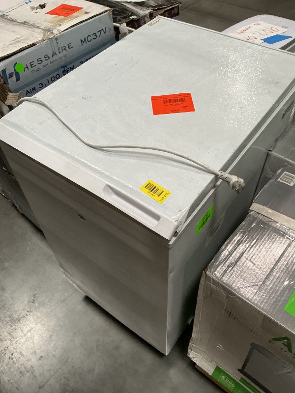 Photo 1 of ***DAMAGED DURING SHIPMENT******TRUCK/TRAILER PICKUP ONLY***Magic Chef 5.0 Cu. ft. Chest Freezer HMCF5W4